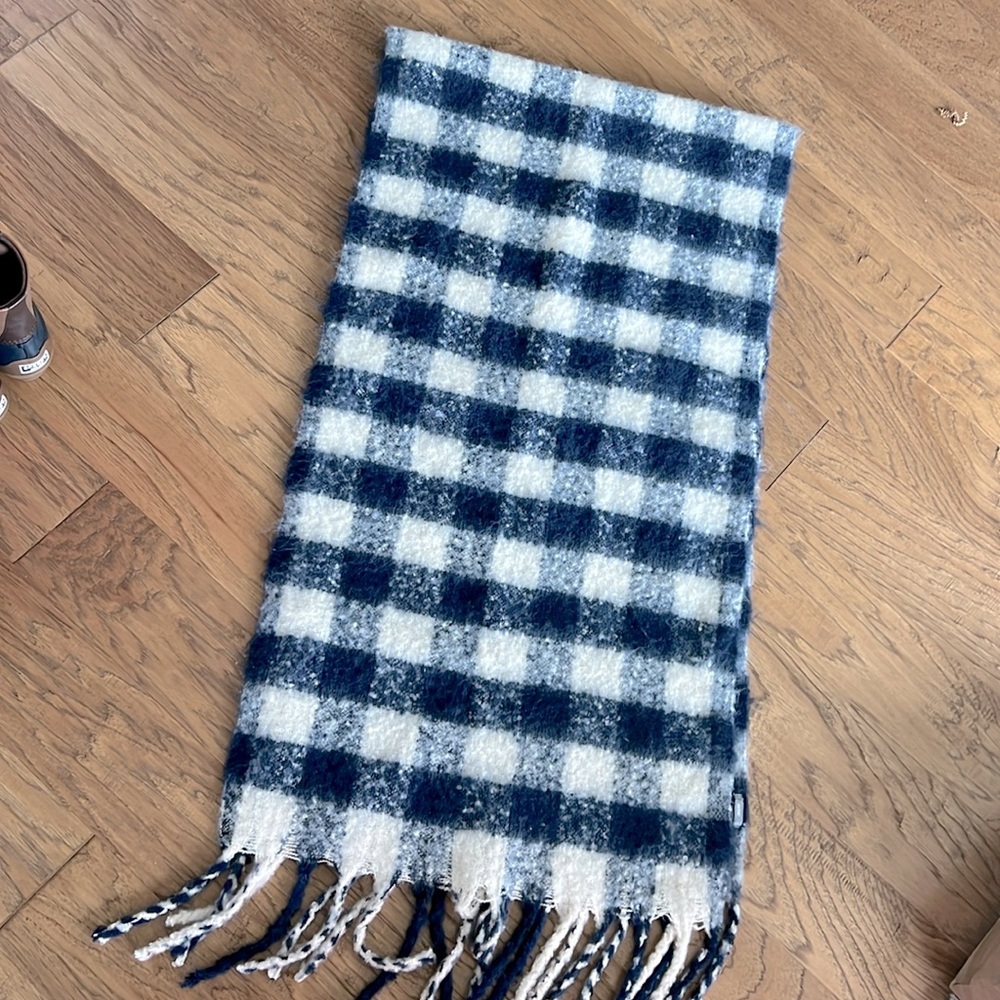 Oversized Plush Aerie Scarf